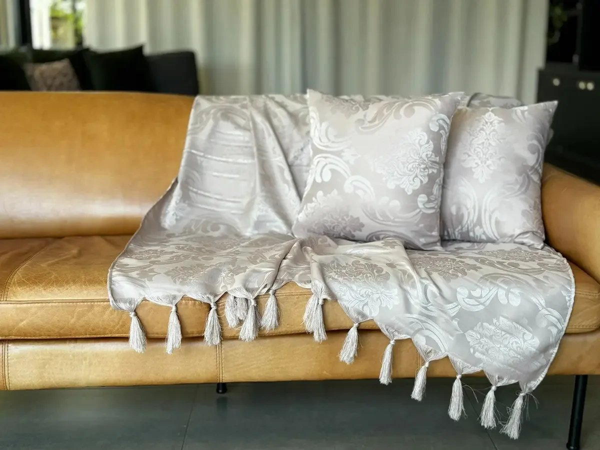 Xale Manta Sofá Gigante Jacquard 1,80mx2,80 Retrátil Desenho Bege Medalhao