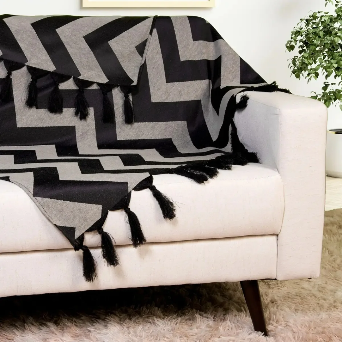 Xale Manta Sofá Jacquard Geometrico 2,50cmx2,80cm Desenho Chevrom Preto Off