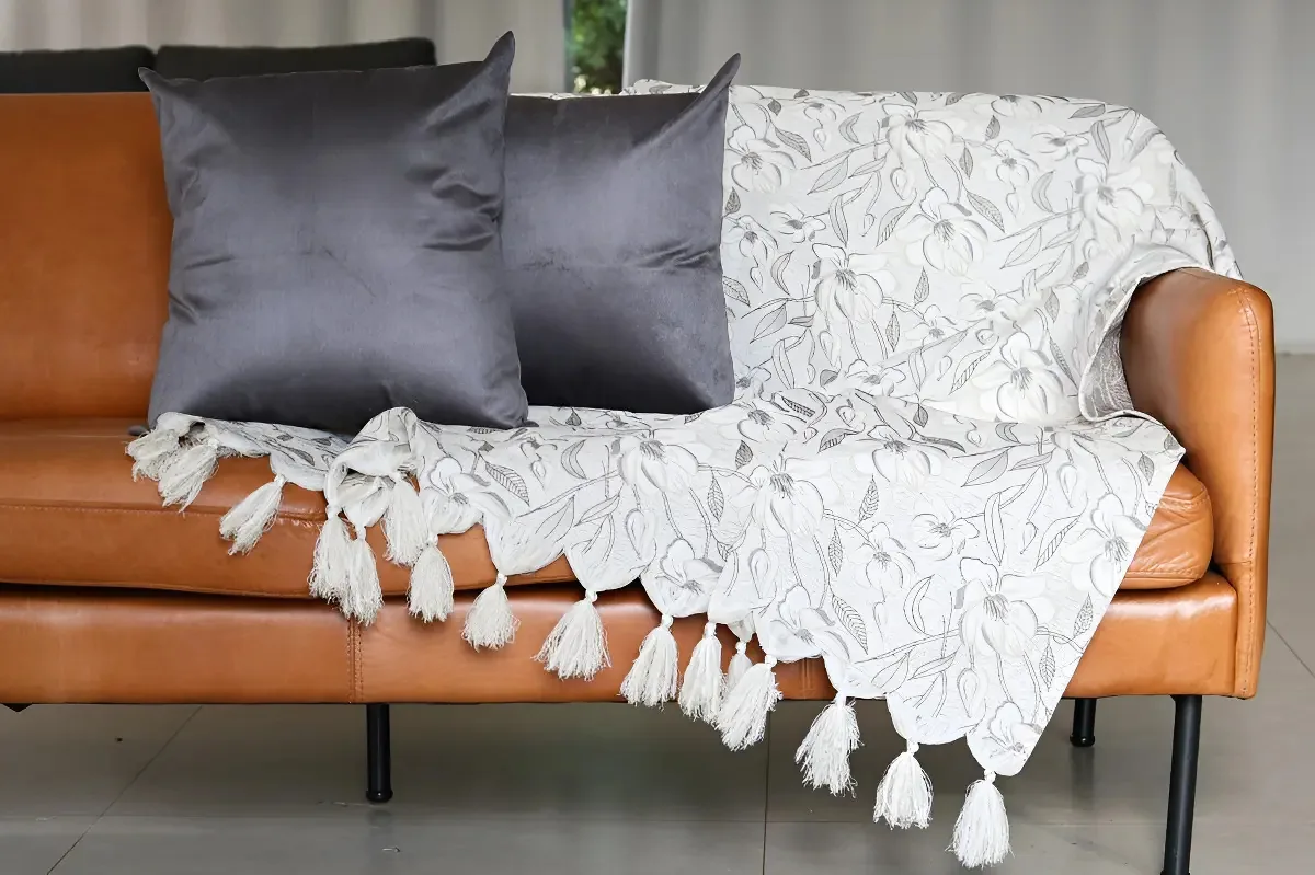 Xale Manta Sofá Jacquard Geometrico Bege 1,80mx1,40m Desenho Flor Cinza