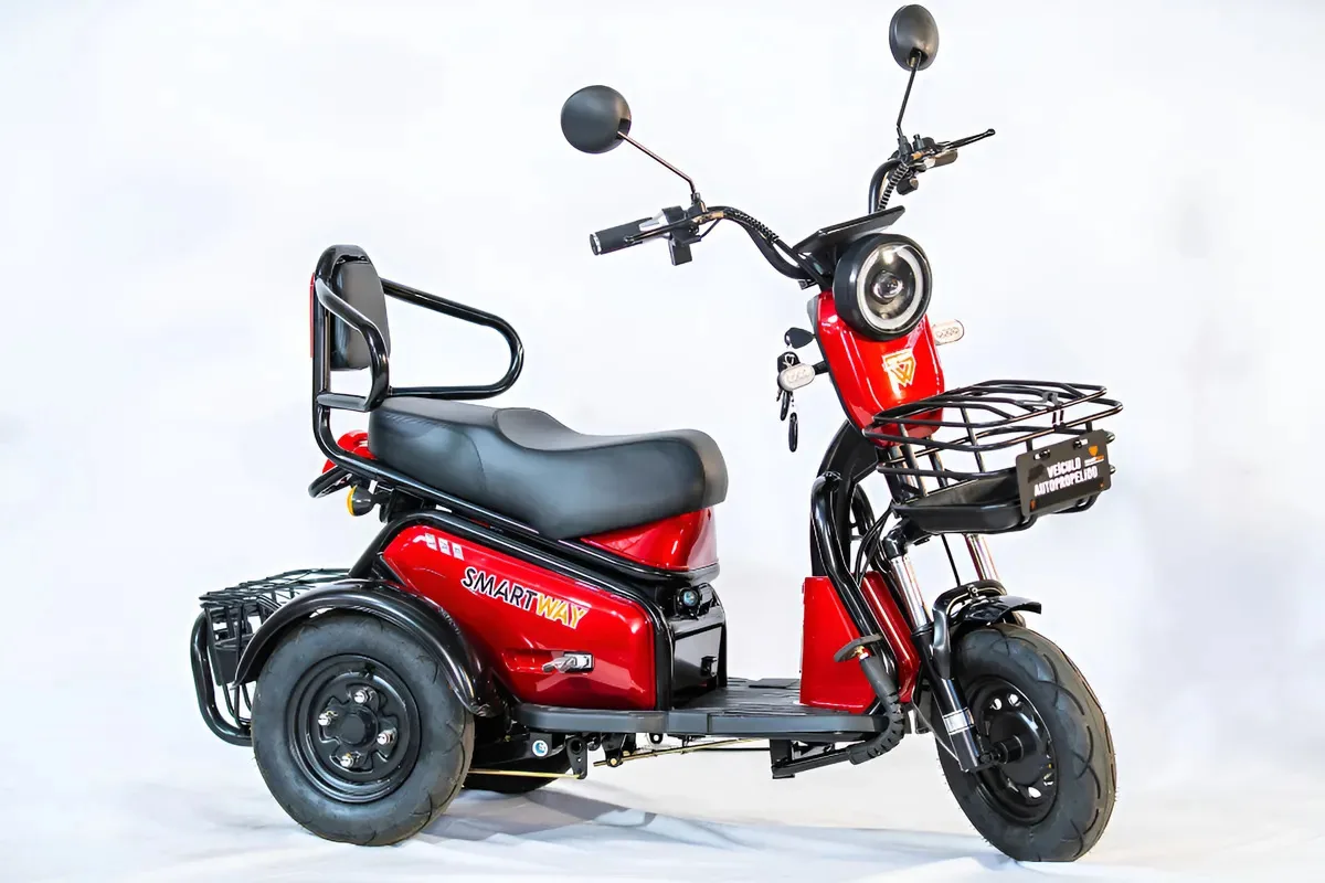 Triciclo eletrico adulto scooter passeio mobilidade cor vermelho Smartway Family 500w