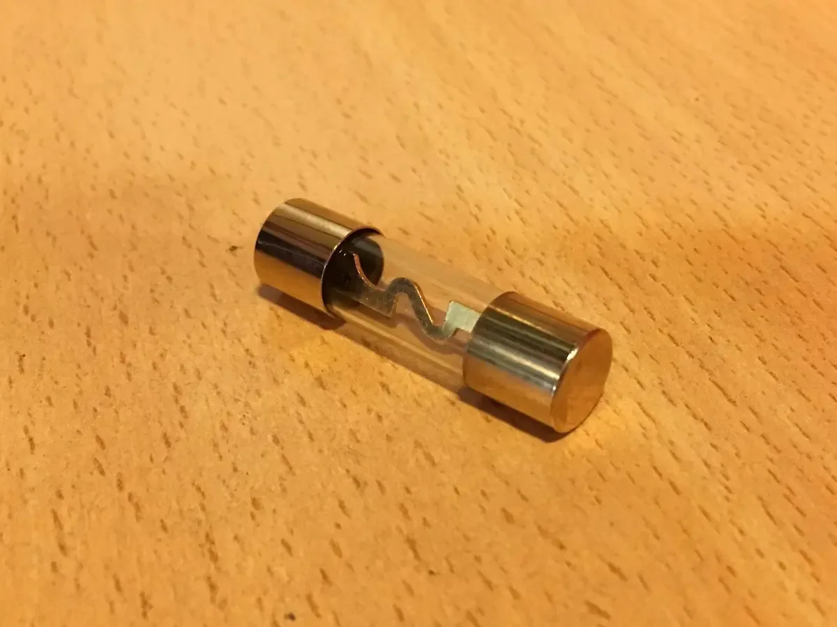 Tubo de áudio automático Fusible Agu Audio 60 Amper 24 K Gold Agu-60