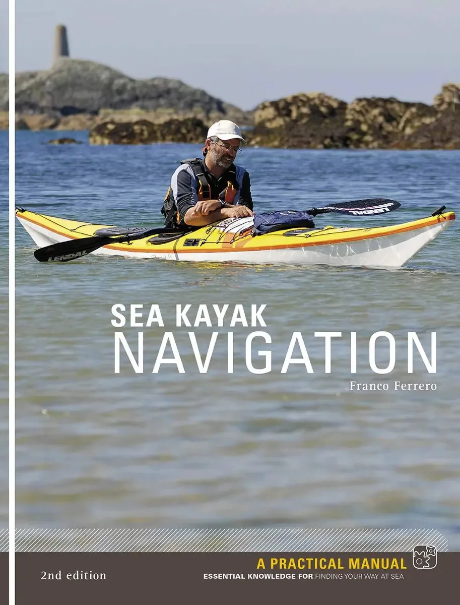 Navegação de caiaque no mar