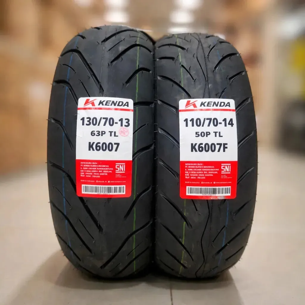 Par De Pneus 110/70-14 + 130/70-13 Kenda K6007 - Pneus Moto Scooter