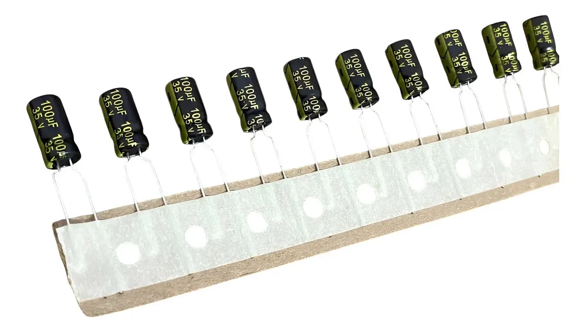 Kit 50 Capacitores Eletrolíticos ZHN 100uF 35V 105°C Aplicação Eletrônica