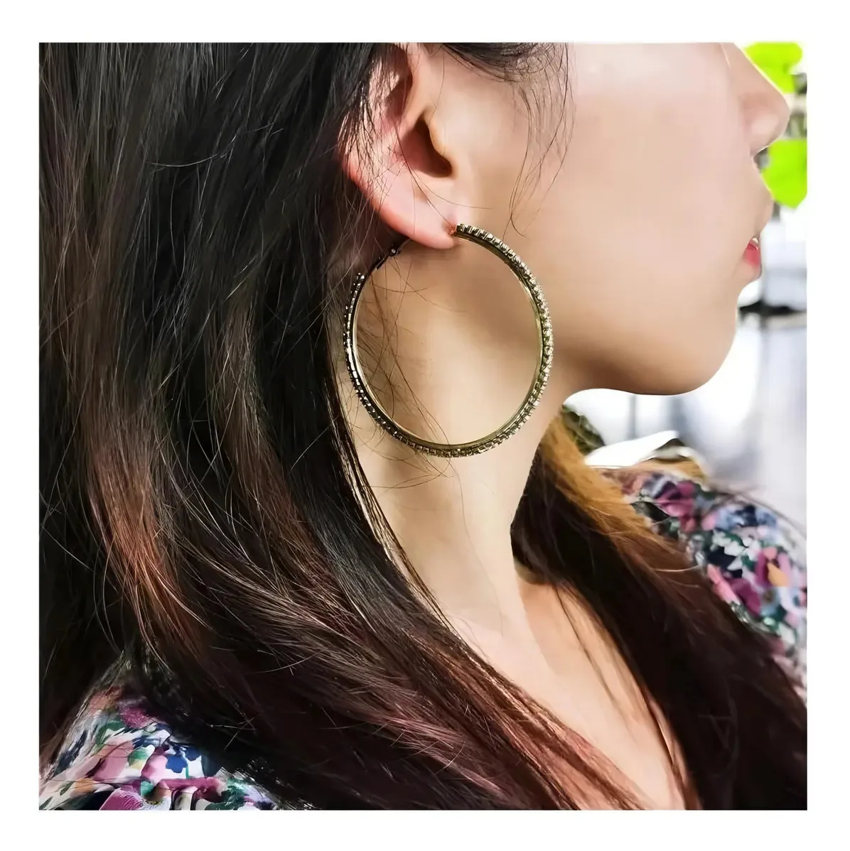 Argola Média Dourado Com Strass