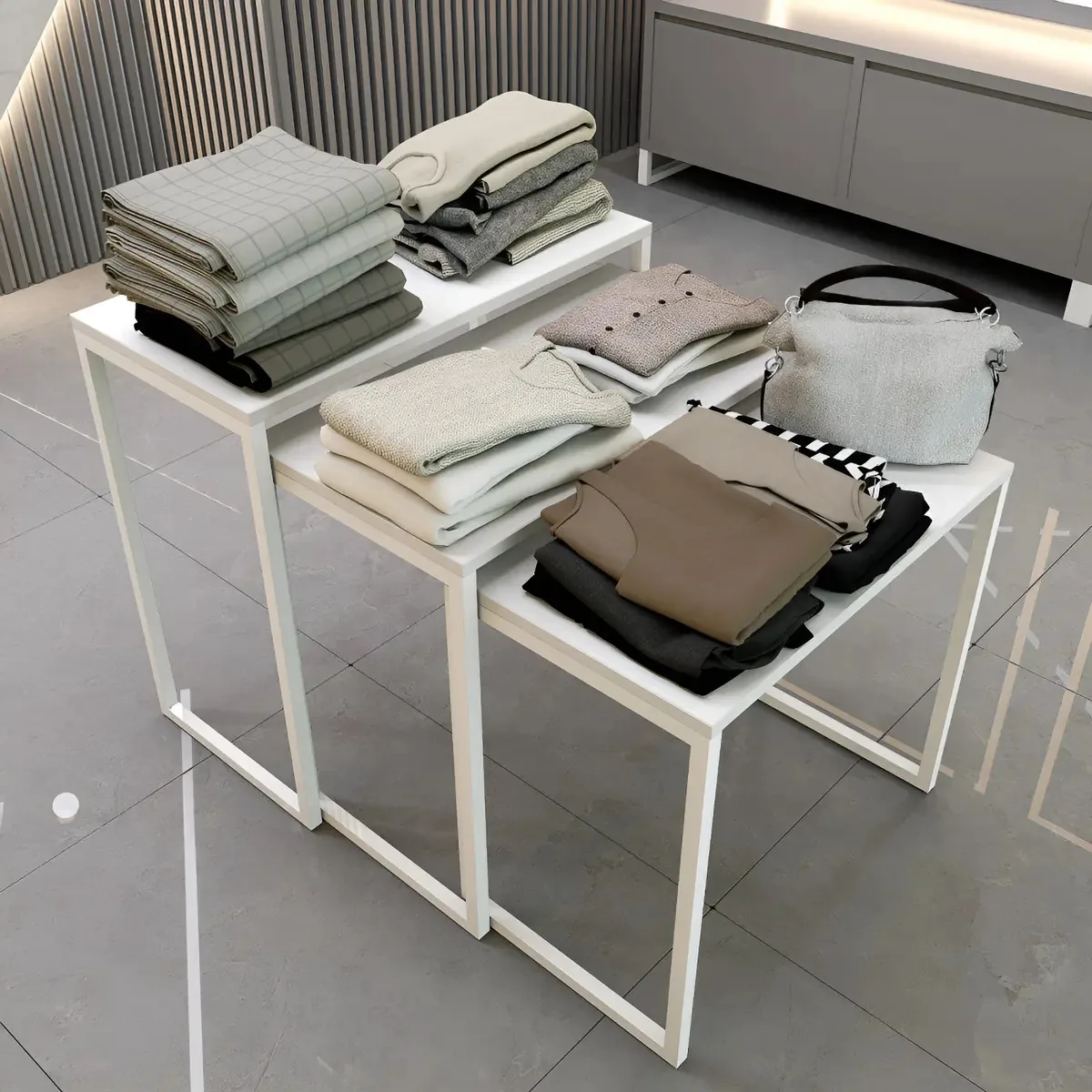 Trio De Mesas Expositoras Comerciais Para Lojas Vitrines Mdf Todo Branco