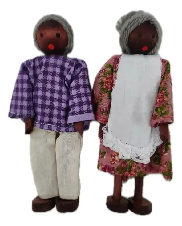 Kit Bonecos Avós Negros Brinquedo Waldorf De Madeira Bohney