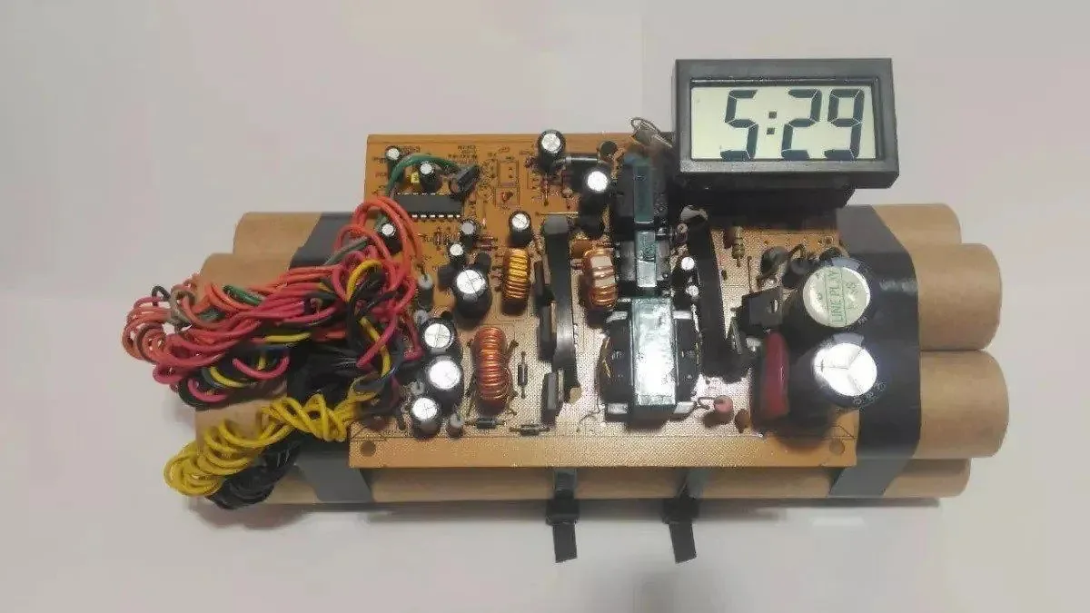 Relógio Decorativo De Mesa Simulacro Bomba
