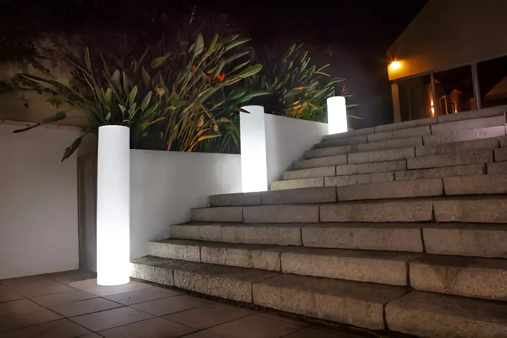 Coluna Decorativa Iluminada De Plástico Pequena Freso