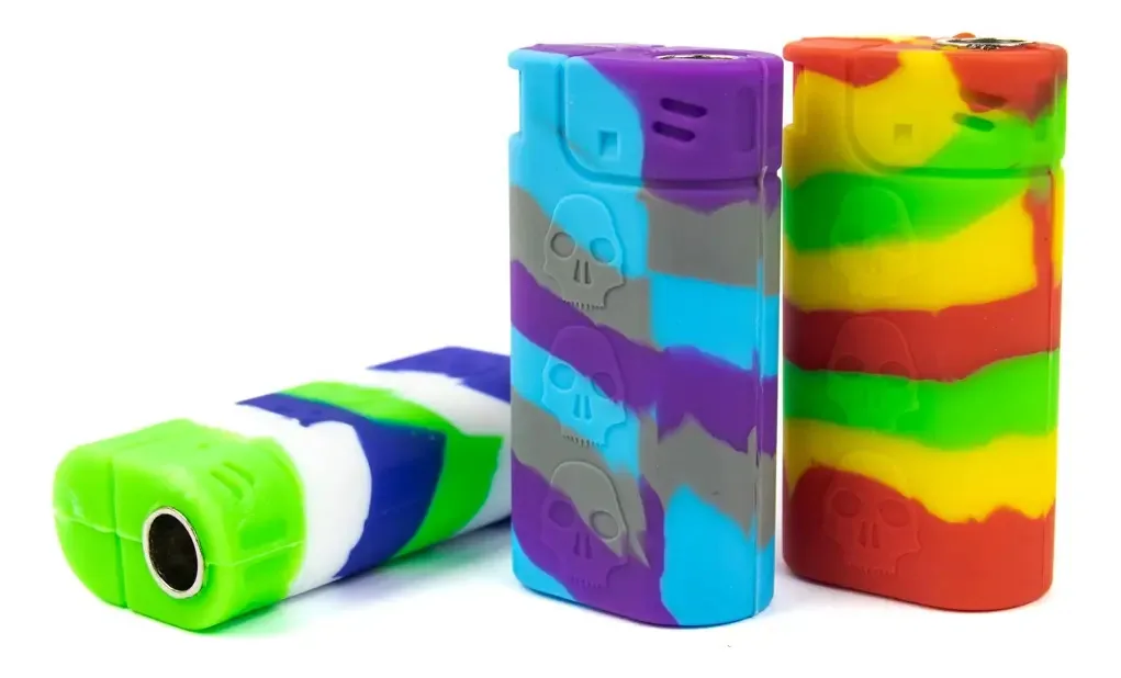 Pipe De Silicone Formato Isqueiro Com Caveiras 6,5cm