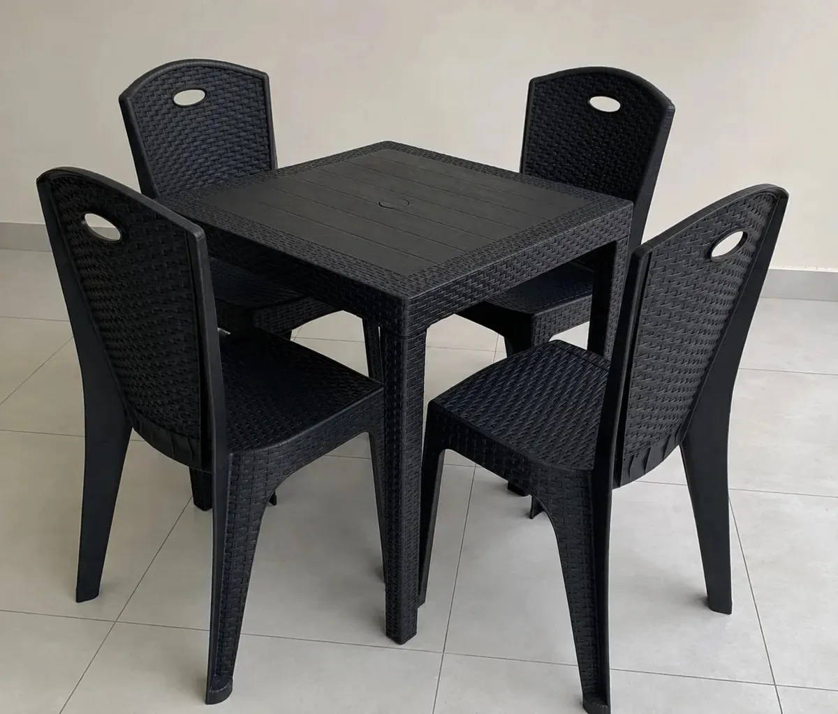 Mesa Plastica Rattan Bistro Cor Preto