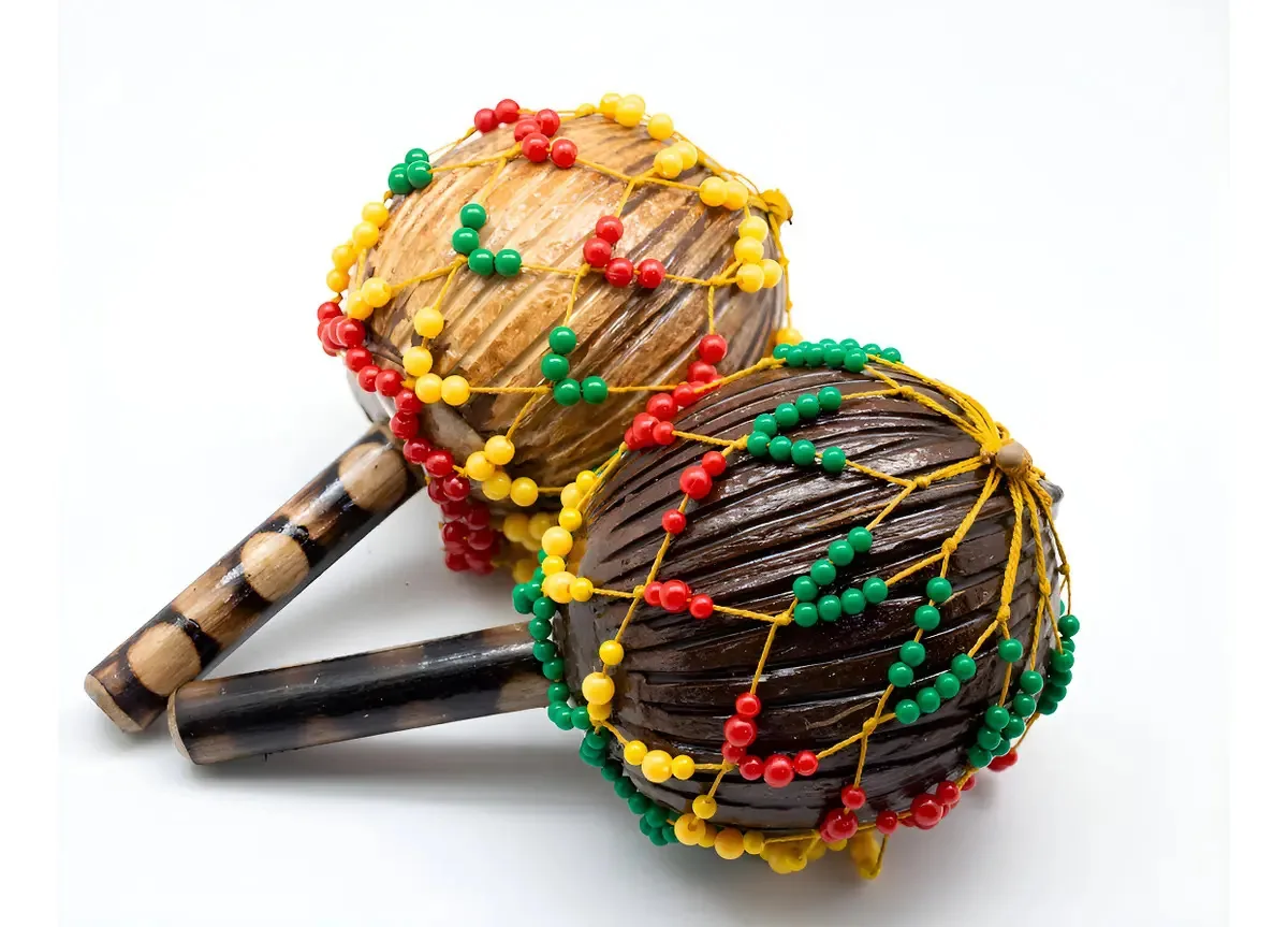 Percussão Afoxé Em Coco Com Miçangas Instrumento Musical Cor Marrom