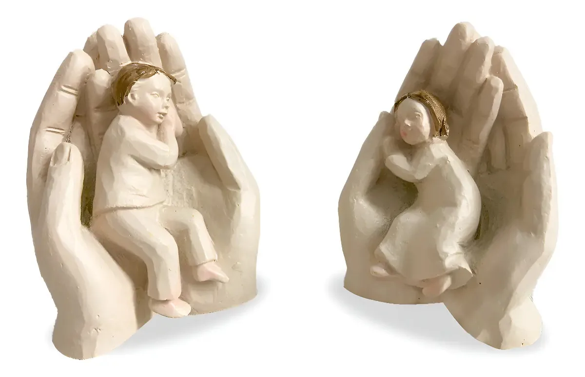 Mini Esculturas Resina Criança na Mão 10cm Carvings Creme EF