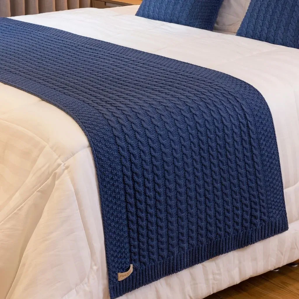 Manta Sofa Peseira Cama Casal Sala Tricot 180x70cm Amsterdam Cor Índigo Desenho Tranças
