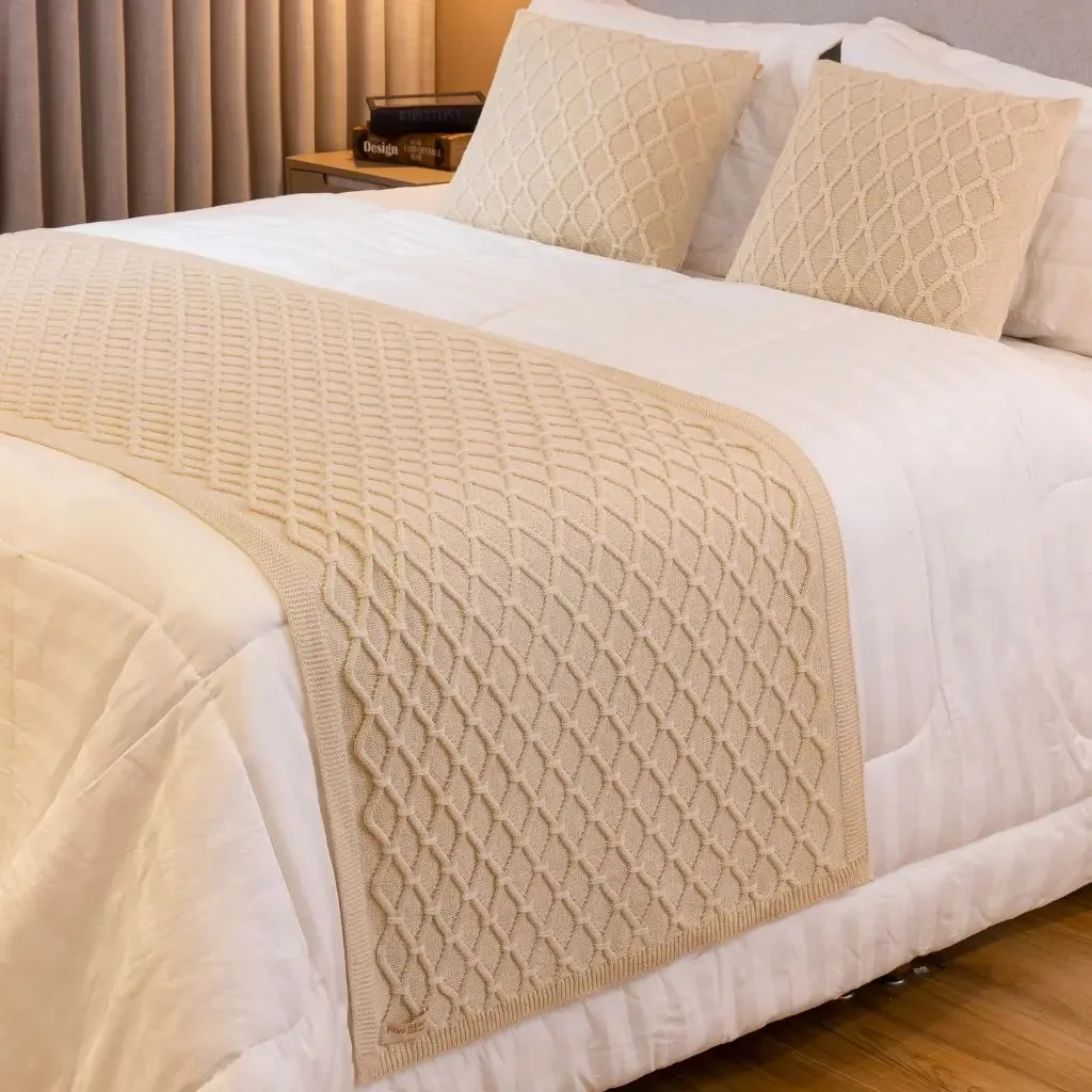 Kit Peseira Manta Sofa Cama Queen 230x70cm + 2 Capas Roma Cor Bege Desenho Tranças