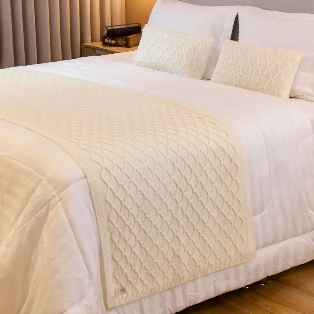 Kit Peseira Manta Sofa Cama Queen 230x70cm + 2 Capas Roma Cor Off Desenho Tranças