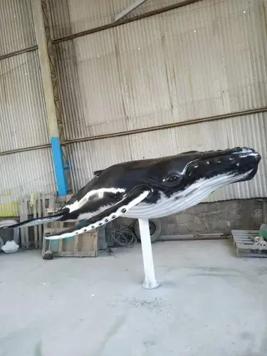Esguicho Em Formato De Baleia Jubarte Em Fibra De Vidro Cor Preto
