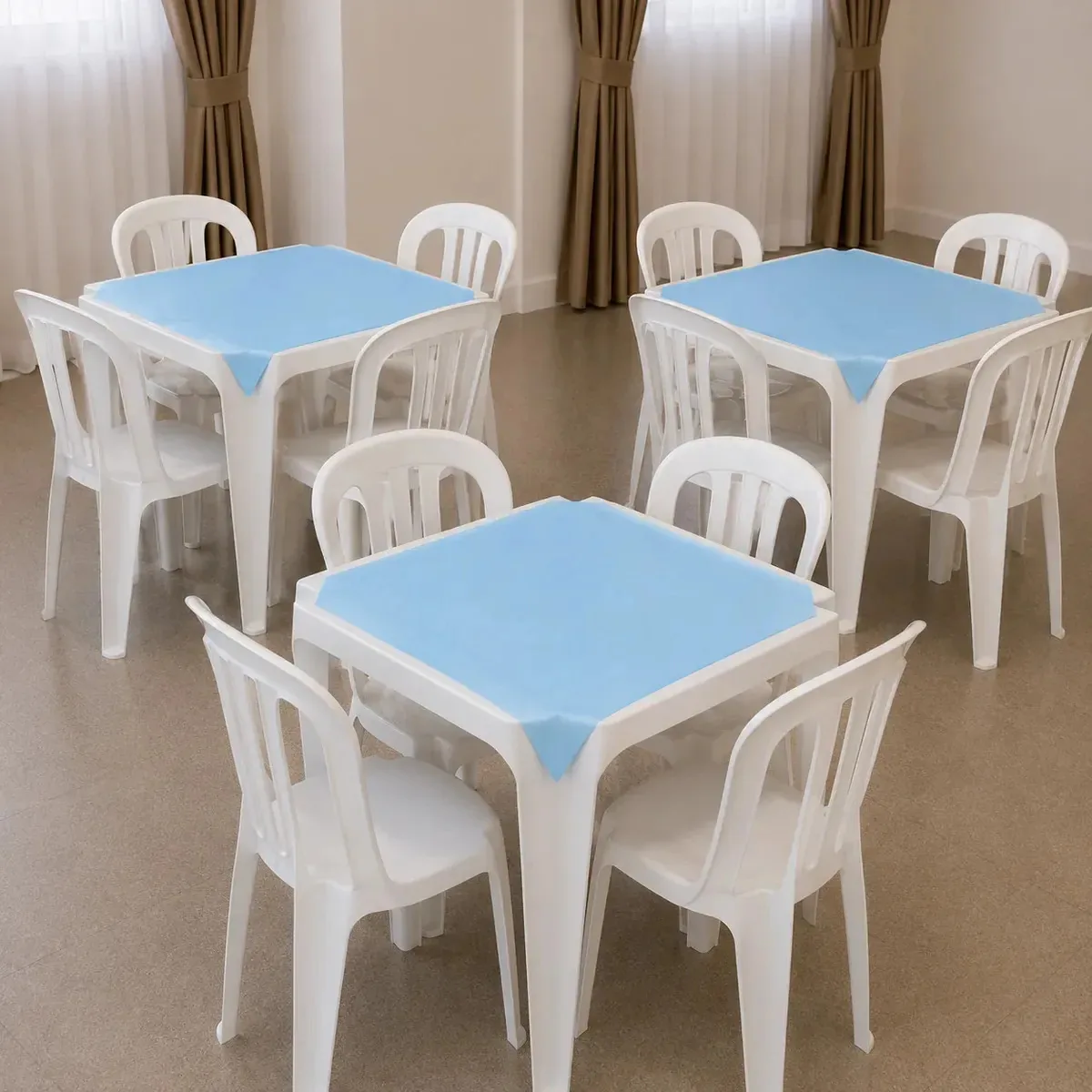 Kit 20 Toalhas Mesa Descartáveis TNT Azul-claro 70x70cm Manifesta