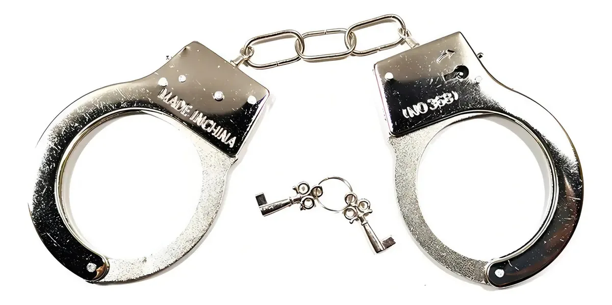Algema Metal Com Chaves Y&Z Para Festas e Fantasias