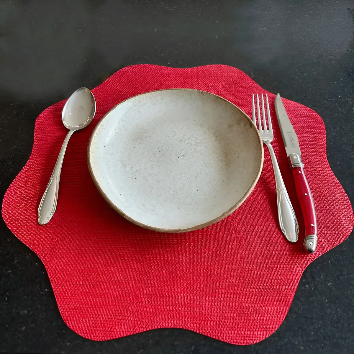 Jogo Americano de PVC Akikola Vermelho para Mesa, Kit com 100 Jogos e 100 Porta Copos