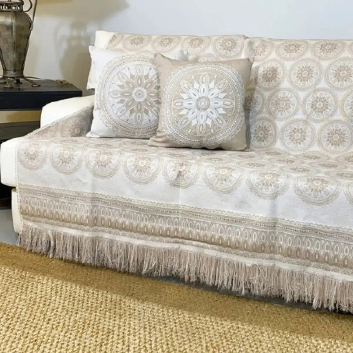 Manta Sofá Ornare Decorativa Com Franjas Qualidade Premium Cor Bege Desenho Mandala