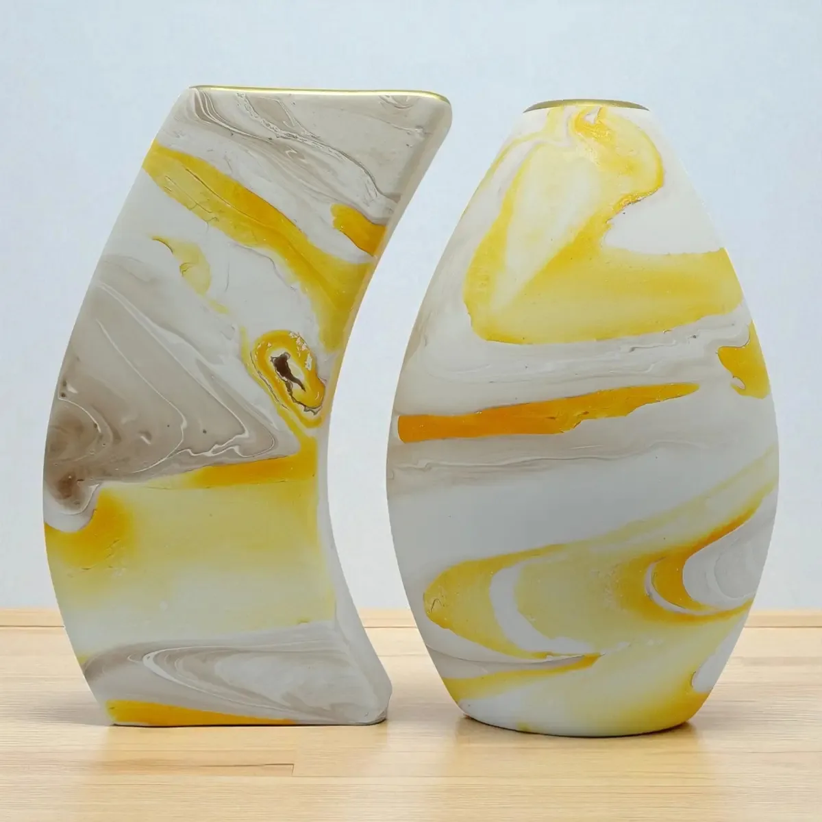 Enfeites Estante Decoração Sala Vasos Decorativos Ceramica Cor Mesclado Branco Com Marrom E Amarelo Lisa
