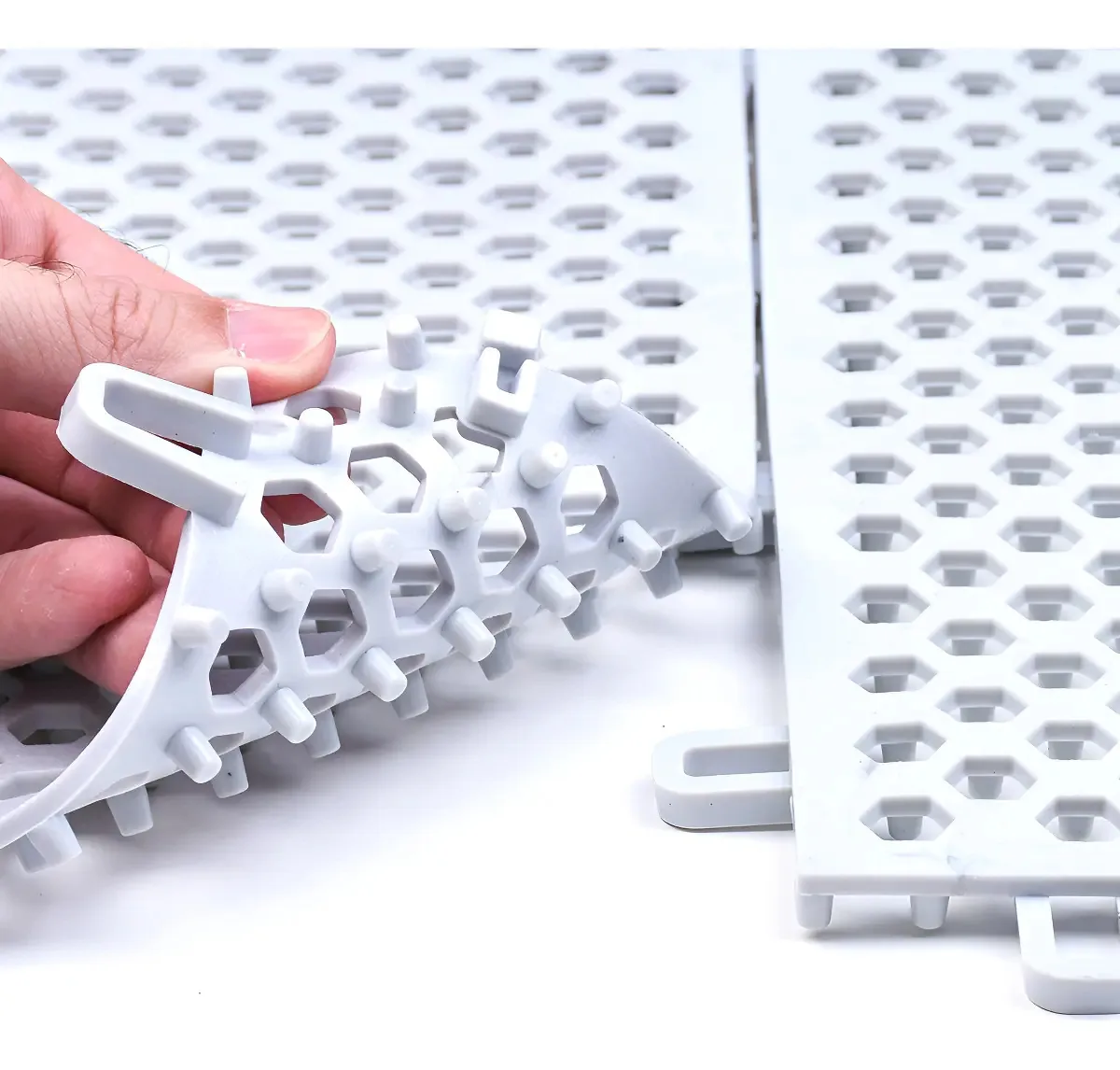 Kit 12 Tapete Antiderrapante Modular PVC 30x30 Branco Triboshop Box e Vestiário