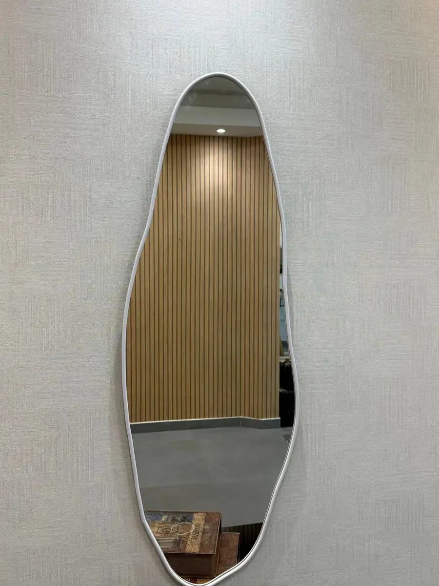 Espelho Orgânico Grande para Banheiro com Moldura Cromada 115cm