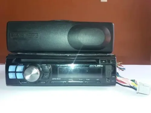 Som automotivo Alpine CDE-110 com USB