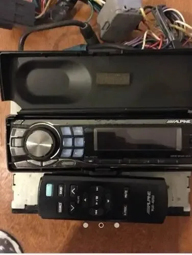 Som automotivo Alpine CDA-9887 com USB e bluetooth