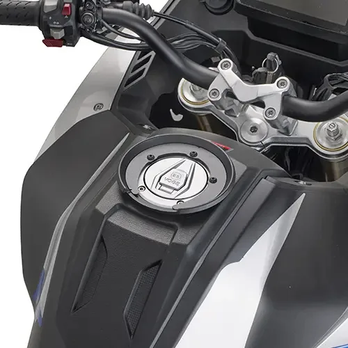 Adaptador para motocicleta Givi BF79 cor preta