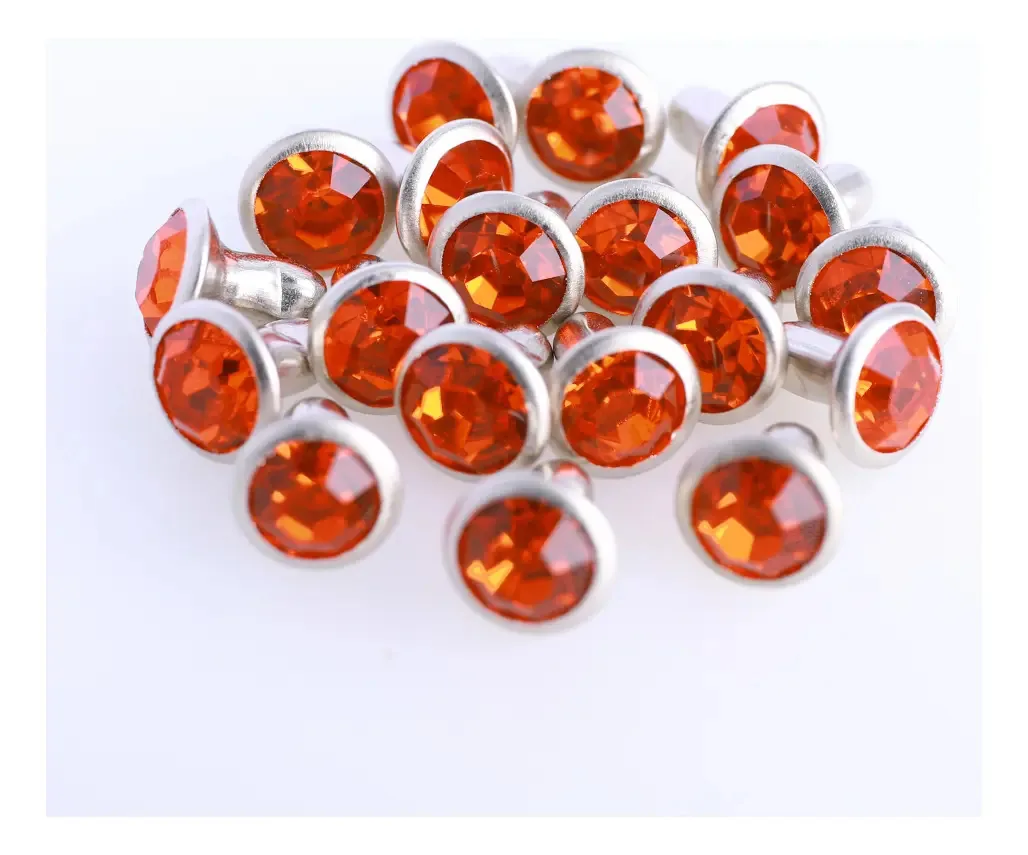 100 conjuntos de rebites com imitação de diamantes de vidro laranja
