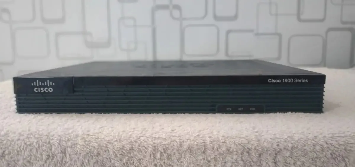 Roteador Cisco 1905 Cor Preto