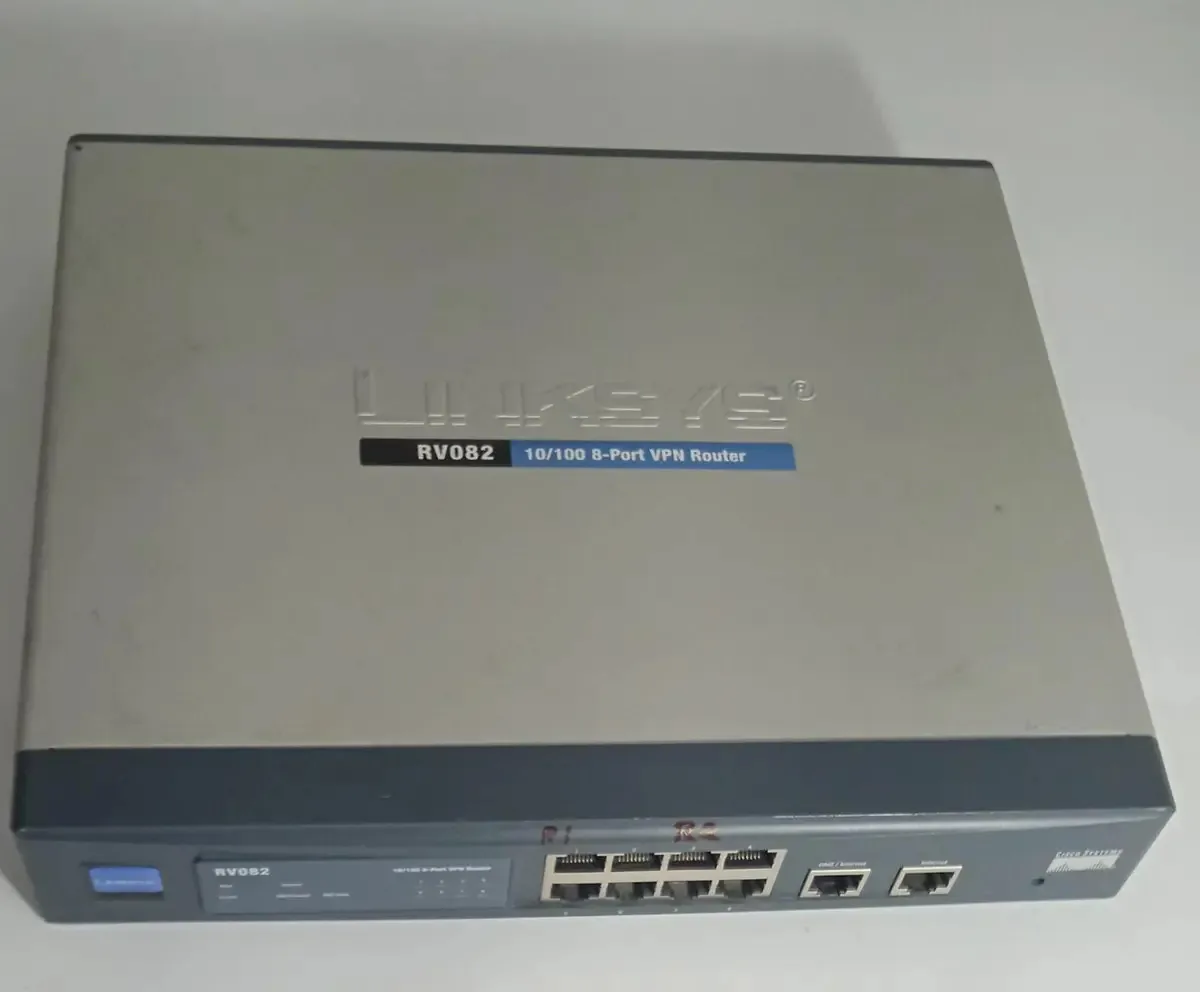 Modem Linksys Rv082 C/ 8-port Vpn Router 10/100 Cor Cinza