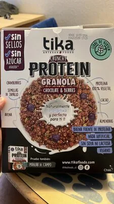 CRUNCHY PROTEIN GRANOLA CHOCOLATE & BERRIES