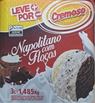 Sorvete sabor chocolate, creme e nata com cobertura sabor chocolate meio amargo