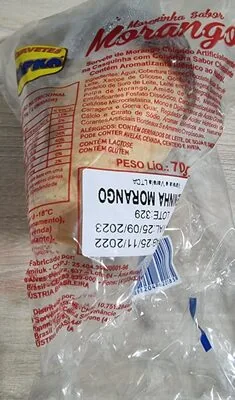 Sorvete de Morango na Casquinha com cobertura sabor chocolate