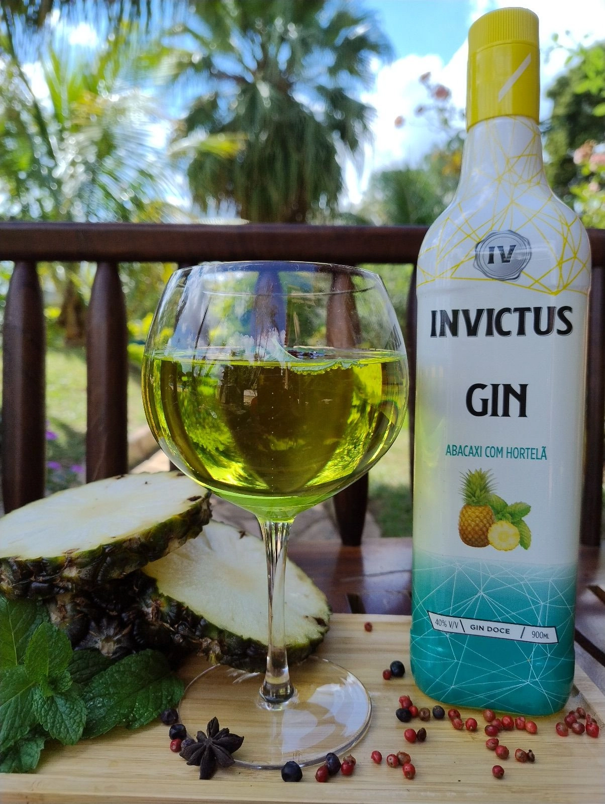 Gin Invictus 900ml Abacaxi Com Hort.