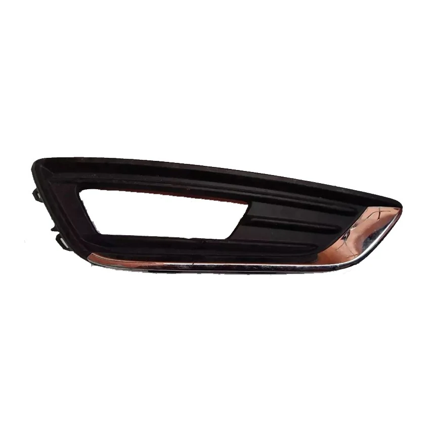 Moldura do Farol Auxiliar FORD FOCUS Lado Esquerdo com Friso Cromado - RUFATO 25281
