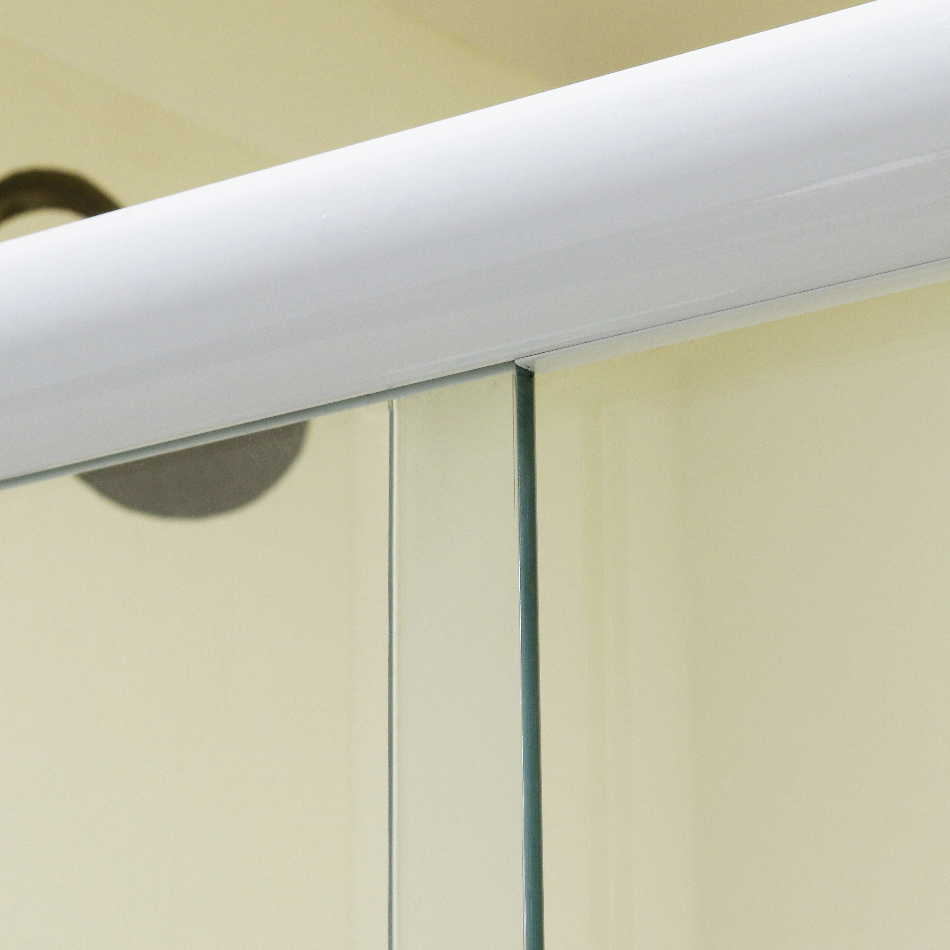 Box para Banheiro 130x190cm Vidro Incolor Frontal de Correr 2 Folhas Branco Glassin