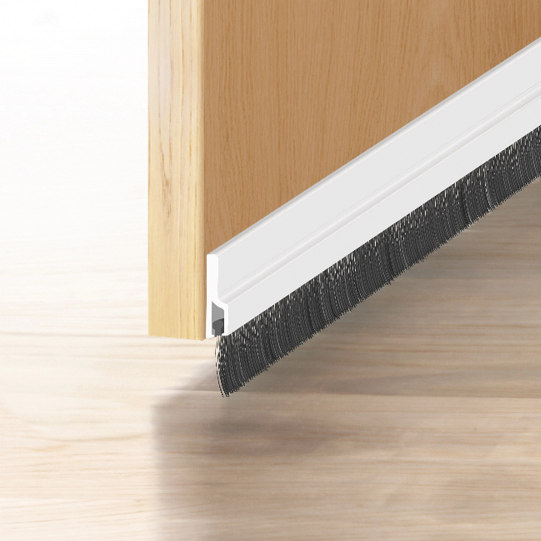 Veda Porta Adesivo "Escova" Branco 100cm para Vão 2mm Axton