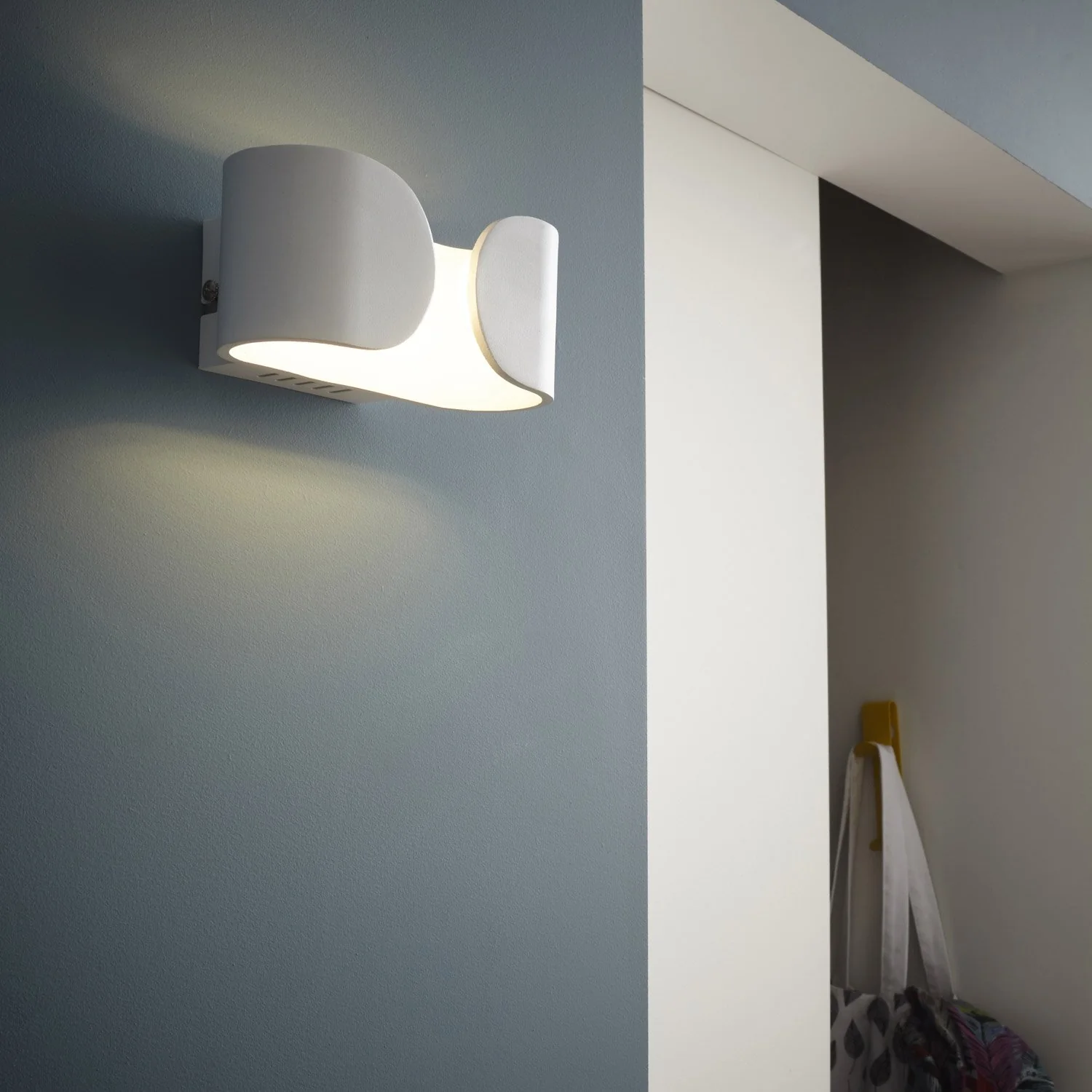 Arandela de Parede LED 6W Luz Amarela Metal Shaz Inspire