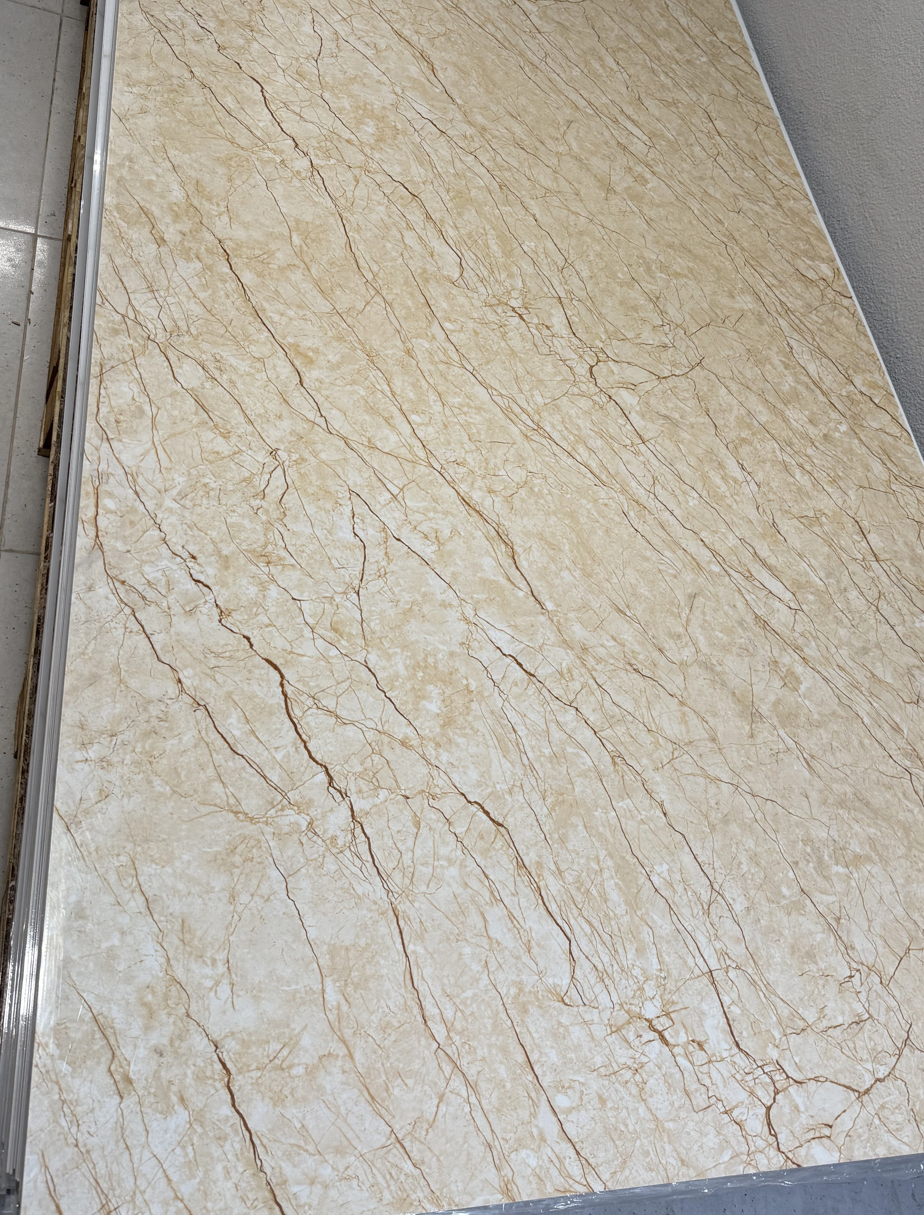Painel De Pvc Marmorizado Com 1220x2800x3mm Cor Bege Rajado