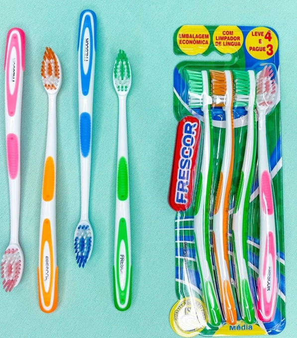 Escova Dental Média Frescor Leve 4und Pague 3und