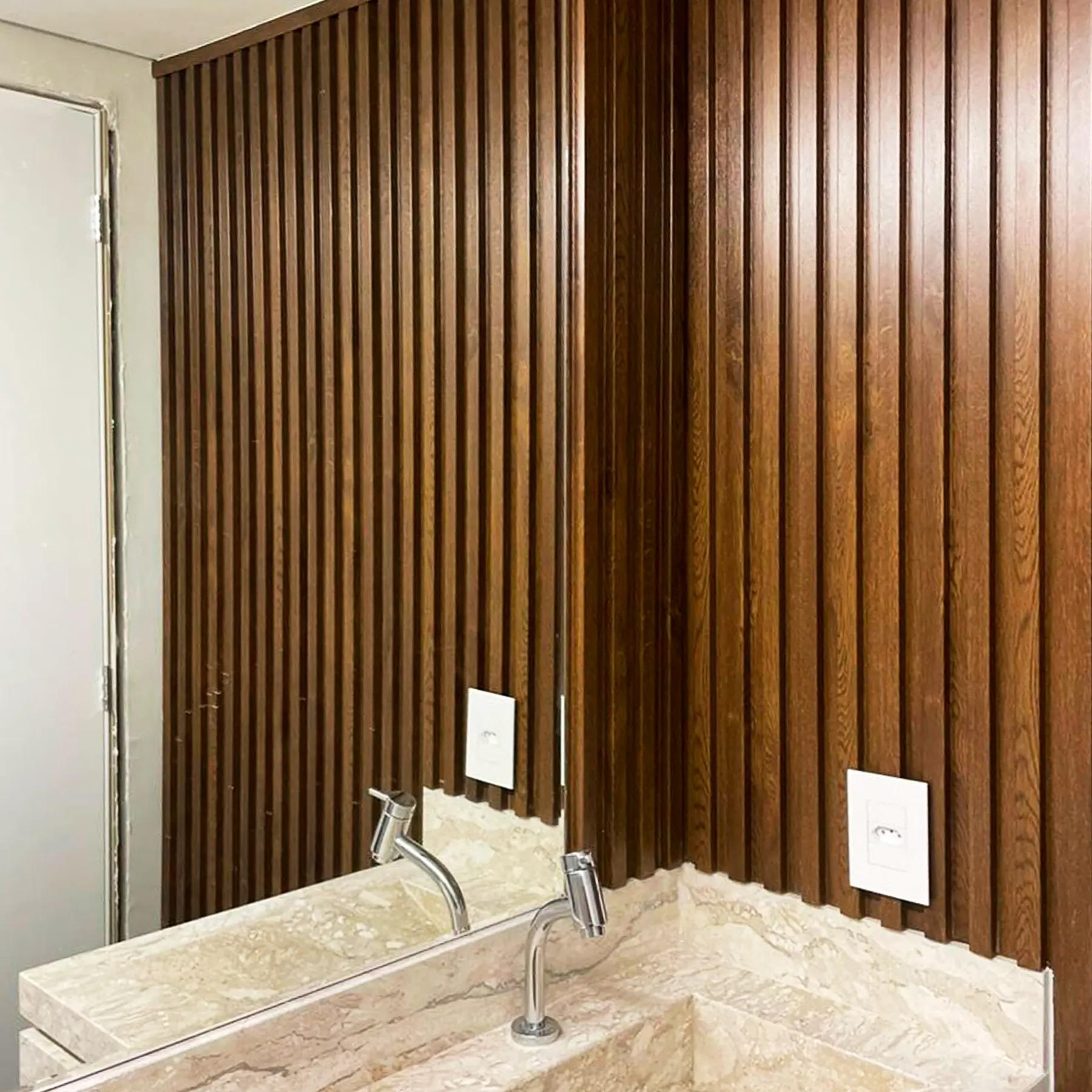 Painel Ripado Externo de PVC 2,1mm Nogueira 20x600cm Slim Macheto