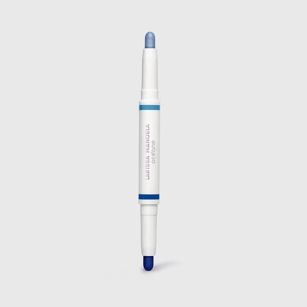 Sombra em Bastão Dupla Azul Claro e Azul Marinho Larissa Manoela By Océane - Duo Eyeshadow Stick Ult