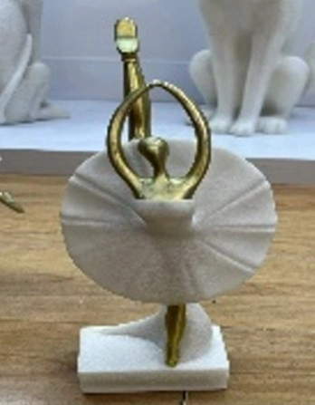 Escultura Bailarina Resina 35cm Nd063 Banana Toys
