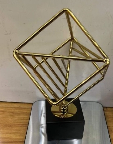 Escultura Cubo Metal 15x21cm Nd087 Banana Toys