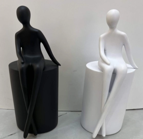 Escultura Pessoa Sentada Resina 10x25cm Nd009 Banana Toys