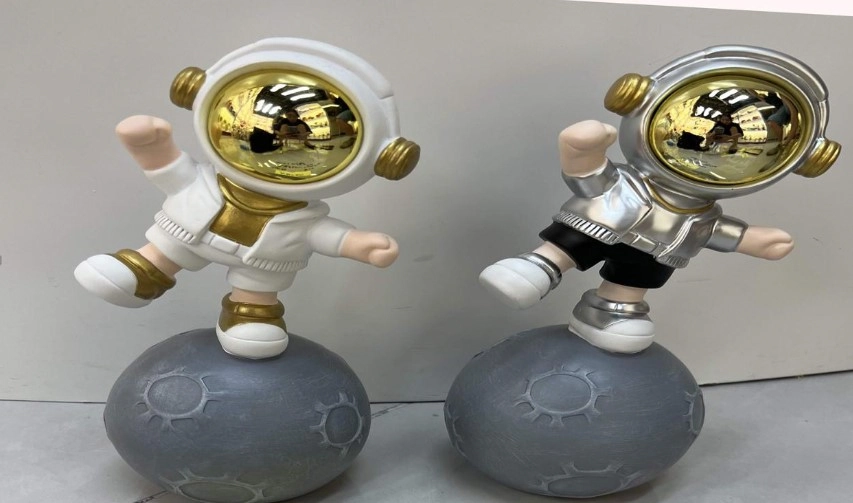 Escultura Astronauta Lua Resina 25cm Nd021 Banana Toys